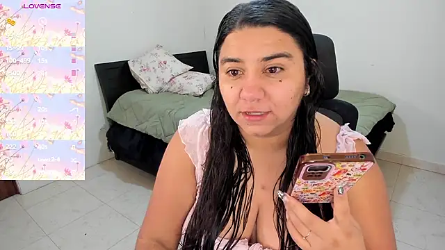 MariamCastiblanco online show from January 15, 2026, 5:16 pm