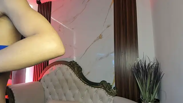 CoralieBronson online show from November 6, 2025, 8:32 pm