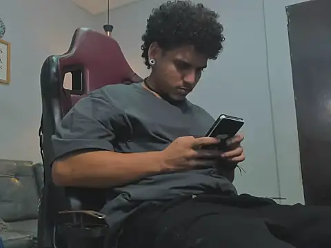 Xfire boy69 online show from February 4, 2026, 1:44 am