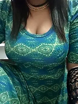 hot grieal1 online show from October 31, 2025, 7:04 pm