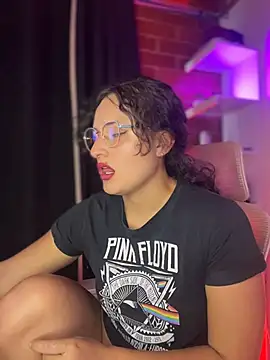 Dannaa Lovs online show from October 29, 2025, 5:47 pm