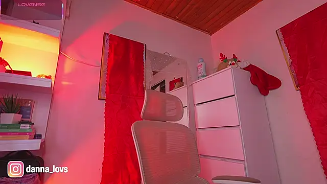 Dannaa Lovs online show from December 16, 2025, 6:02 pm