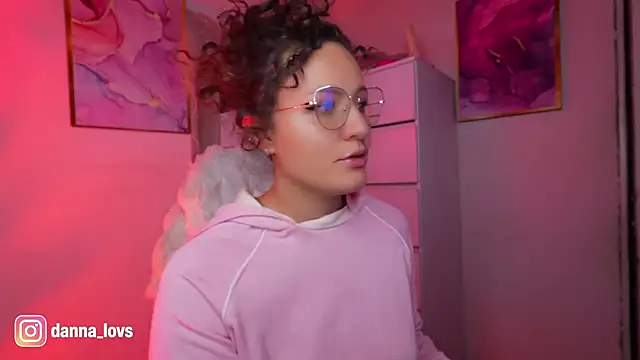 Dannaa Lovs online show from May 15, 2026, 10:33 am