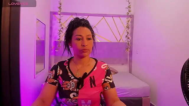 IvyShine7 online show from December 1, 2025, 6:57 pm