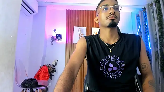 Snapshot of Darwin_mayo chatting on October 21, 2025, 5:24 pm Darwin mayo online show from October 21, 2025, 5:24 pm