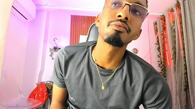 Snapshot of Darwin_mayo chatting on October 28, 2025, 5:26 pm Darwin mayo online show from October 28, 2025, 5:26 pm