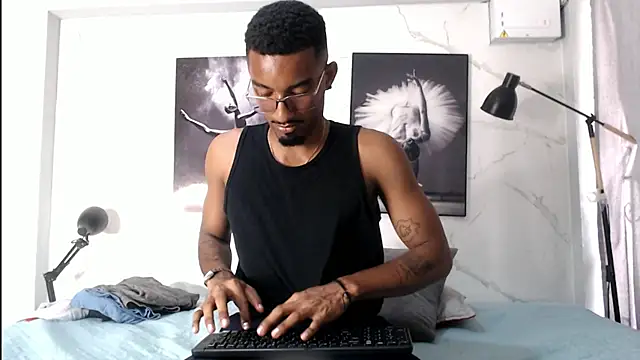 Snapshot of Darwin_mayo chatting on November 10, 2025, 5:12 pm Darwin mayo online show from November 10, 2025, 5:12 pm