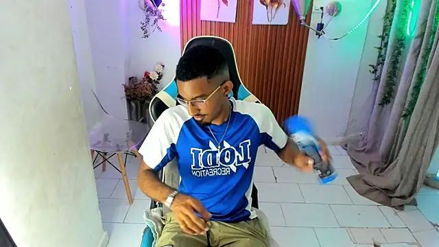 Snapshot of Darwin_mayo chatting on November 11, 2025, 5:24 pm Darwin mayo online show from November 11, 2025, 5:24 pm