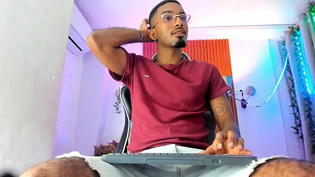 Snapshot of Darwin_mayo chatting on November 12, 2025, 5:24 pm Darwin mayo online show from November 12, 2025, 5:24 pm