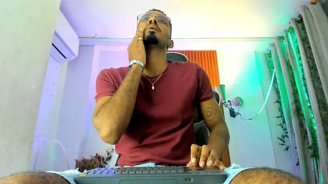 Snapshot of Darwin_mayo chatting on November 15, 2025, 5:31 pm Darwin mayo online show from November 15, 2025, 5:31 pm