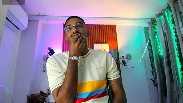 Snapshot of Darwin_mayo chatting on November 20, 2025, 5:56 pm Darwin mayo online show from November 20, 2025, 5:56 pm