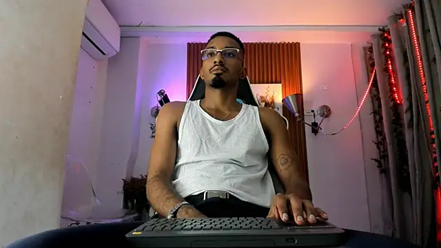 Snapshot of Darwin_mayo chatting on November 24, 2025, 5:23 pm Darwin mayo online show from November 24, 2025, 5:23 pm