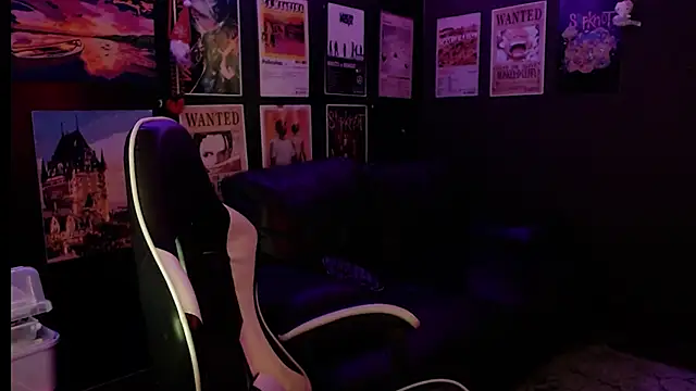 Ravendark  online show from February 3, 2026, 9:53 pm