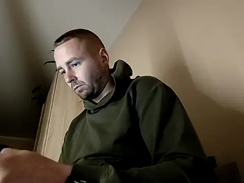 Snapshot of Vladyslav30 chatting on November 25, 2025, 2:44 am Vladyslav30 online show from November 25, 2025, 2:44 am