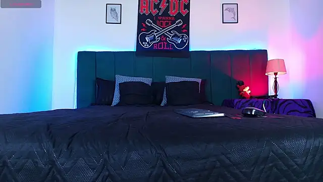 Alisse Moore online show from November 22, 2025, 12:59 pm