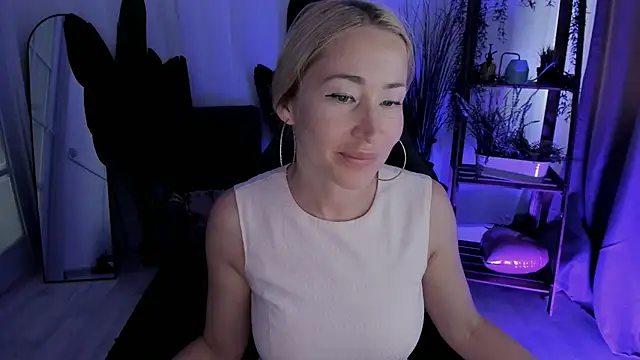 AstraMonroe online show from July 17, 2026, 11:06 am