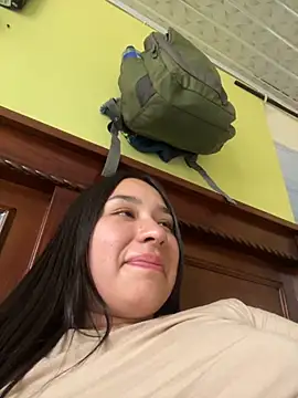 Snapshot of BELLAALEJA chatting on October 3, 2025, 8:17 pm BELLAALEJA online show from October 3, 2025, 8:17 pm