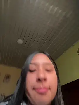 Snapshot of BELLAALEJA chatting on December 3, 2025, 10:41 pm BELLAALEJA online show from December 3, 2025, 10:41 pm