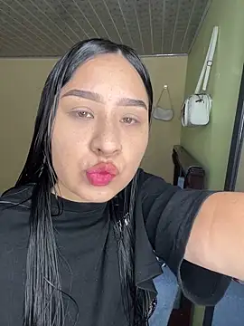 Snapshot of BELLAALEJA chatting on April 5, 2026, 4:26 pm BELLAALEJA online show from April 5, 2026, 4:26 pm