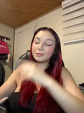 Snapshot of Karen18_boobs chatting on June 25, 2026, 5:12 am Karen18 boobs online show from June 25, 2026, 5:12 am