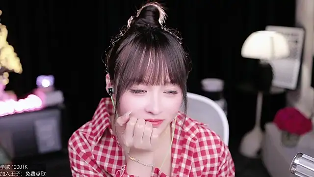 Snapshot of coward_by chatting on September 15, 2025, 9:20 am coward by online show from September 15, 2025, 9:20 am