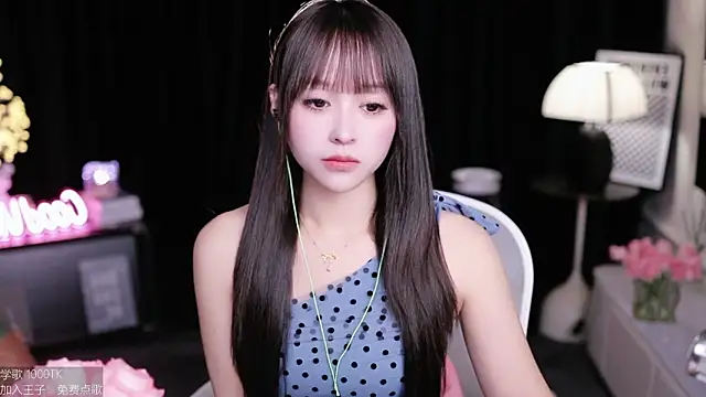 Snapshot of coward_by chatting on October 3, 2025, 9:39 am coward by online show from October 3, 2025, 9:39 am