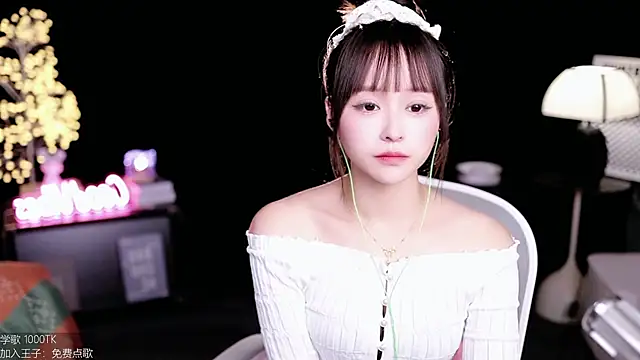 Snapshot of coward_by chatting on October 27, 2025, 9:35 am coward by online show from October 27, 2025, 9:35 am