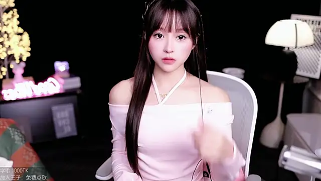 Snapshot of coward_by chatting on November 3, 2025, 9:43 am coward by online show from November 3, 2025, 9:43 am