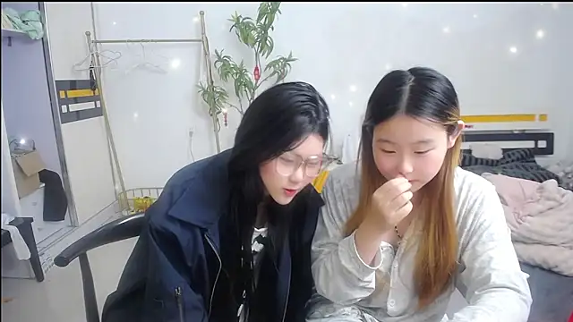 Babygirls523 online show from October 24, 2025, 1:51 pm