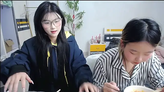 Babygirls523 online show from October 31, 2025, 2:40 pm