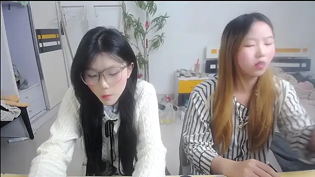 Babygirls523 online show from November 6, 2025, 11:44 am