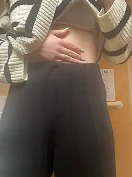 hazel wood21 online show from March 10, 2026, 1:49 pm