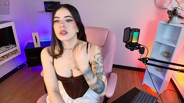 Alice Vixen online show from November 17, 2025, 3:18 pm