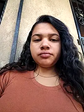 Snapshot of Eimy-04 chatting on October 19, 2025, 9:15 pm Eimy-04 online show from October 19, 2025, 9:15 pm