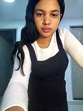 Snapshot of Eimy-04 chatting on October 25, 2025, 12:51 am Eimy-04 online show from October 25, 2025, 12:51 am