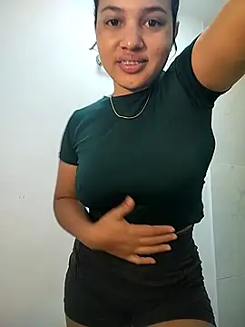 Snapshot of Eimy-04 chatting on November 4, 2025, 4:17 pm Eimy-04 online show from November 4, 2025, 4:17 pm