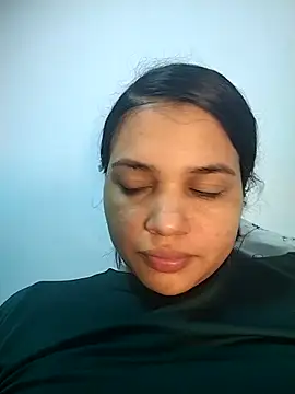 Snapshot of Eimy-04 chatting on November 14, 2025, 10:47 am Eimy-04 online show from November 14, 2025, 10:47 am