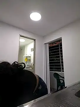 Snapshot of Eimy-04 chatting on November 18, 2025, 10:14 pm Eimy-04 online show from November 18, 2025, 10:14 pm