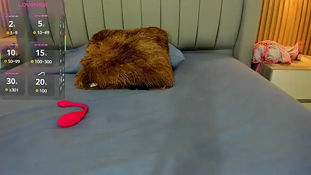 AURORAMARTIN2 online show from November 21, 2025, 7:56 pm