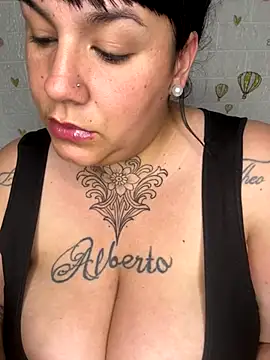 valen1891 online show from October 24, 2025, 2:52 am