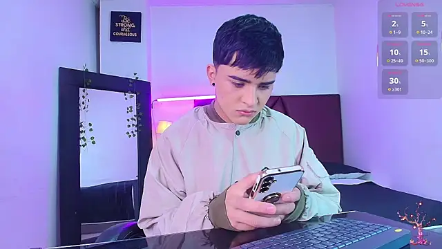 Snapshot of Lucass_love chatting on October 8, 2025, 1:20 pm Lucass love online show from October 8, 2025, 1:20 pm