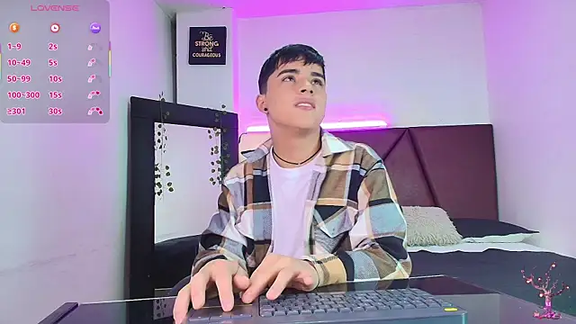Snapshot of Lucass_love chatting on October 9, 2025, 1:20 pm Lucass love online show from October 9, 2025, 1:20 pm