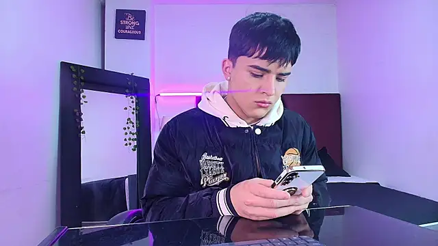 Snapshot of Lucass_love chatting on October 13, 2025, 1:33 pm Lucass love online show from October 13, 2025, 1:33 pm