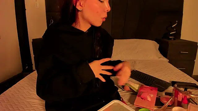 CleoWhite online show from September 12, 2025, 4:45 am