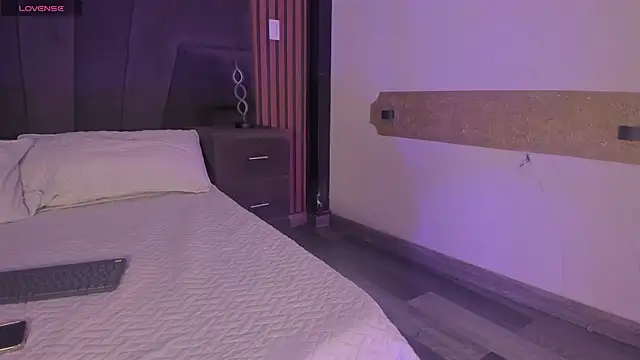 CleoWhite online show from September 22, 2025, 5:42 am