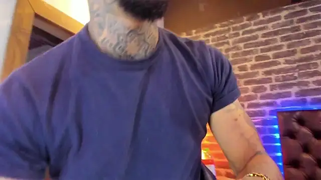 VinzenzRizzo online show from November 20, 2025, 4:45 am