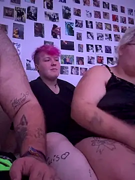 Snapshot of mrandmrsdarkside chatting on October 10, 2025, 8:52 pm mrandmrsdarkside online show from October 10, 2025, 8:52 pm