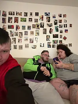 Snapshot of mrandmrsdarkside chatting on December 2, 2025, 8:26 pm mrandmrsdarkside online show from December 2, 2025, 8:26 pm