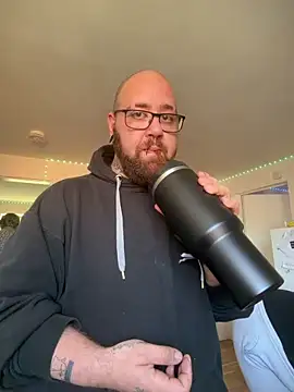 mrandmrsdarkside online show from April 15, 2026, 11:28 am