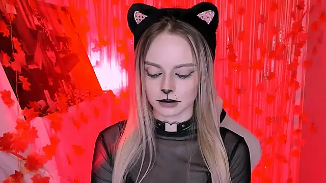 JuliaBrewwer online show from October 31, 2025, 1:34 pm